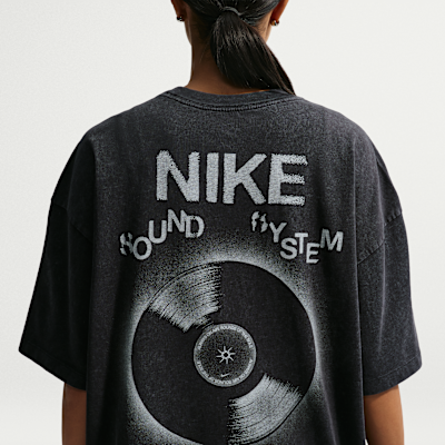 Nike Sportswear Classic Women's Oversized T-Shirt. Nike.com